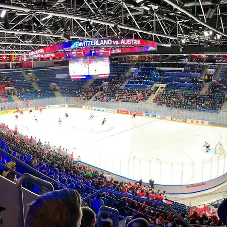 Little Romance In Apartment